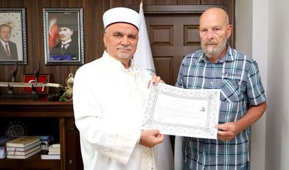Müslüman eşinden etkilenen Alman vatandaşı İslamiyet'i seçti