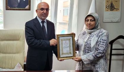 Müftü yardımcısı emekli ikramiyesini müftülük binasına bağışladı