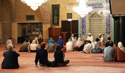 Amsterdam Fatih Camii'ni, "Açık Anıtlar Günü"nde 700'den fazla kişi ziyaret etti