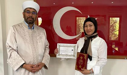 Kayseri'de iş arkadaşlarından etkilenen Filipinli kadın Müslüman oldu