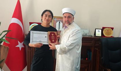Güney Koreli genç Mardin'de İslam'la tanıştı