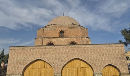 İran’da Selçuklu mirası Urumiye Ulu Camii ihtişamını koruyor