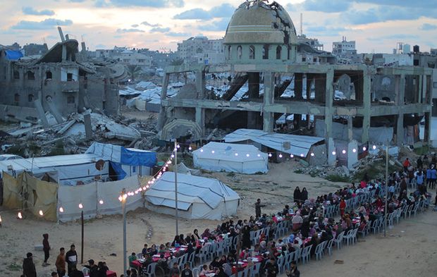 TDV, Gazze’de yerinden edilen Filistinlilere iftar verdi