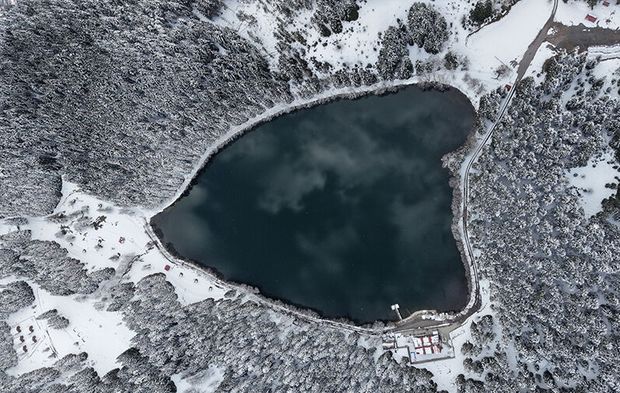 Karagöl Sahara Milli Parkı kar yağışıyla beyaza büründü