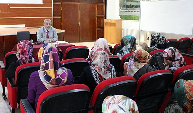 Erzincan'da Kur’an Kursu Öğreticilerine Mesleki Eğitim Kursu