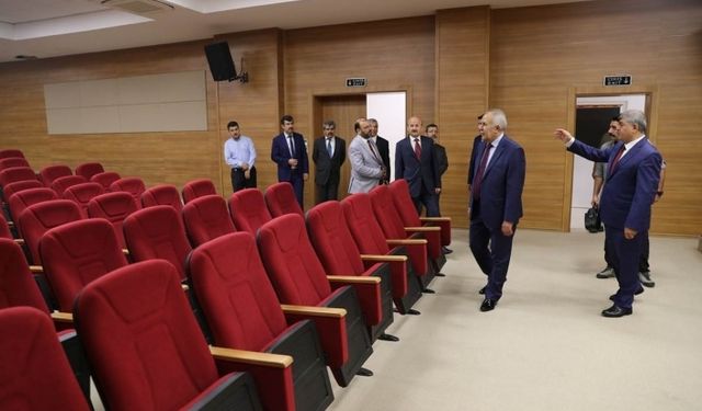 Vali’den Hatay Müftülüğünün Yeni Hizmet Binasını Ziyaret