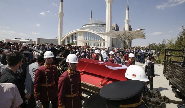 Şehitlerimizi Dualarla Uğurluyoruz