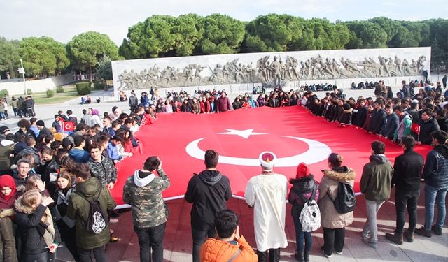 Mevlid-i Nebi Haftası'nda gençler Gelibolu Şehitler Abidesi'nde buluştu