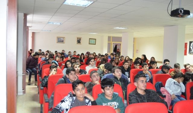 Tunceli Hozat’ta “Hz. Peygamber ve Gençlik” konferansı