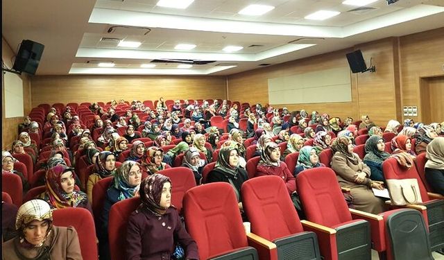 Kur’an kursu öğreticilerine seminer verildi