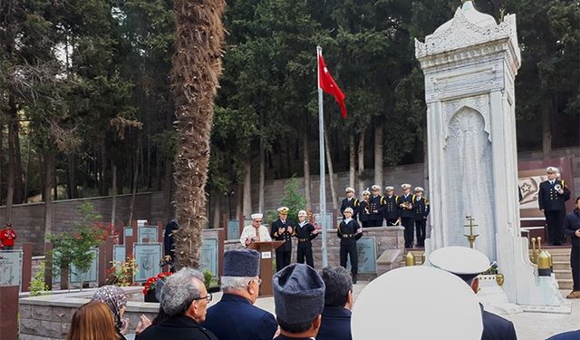 Dumlupınar Denizaltısı şehitleri dualarla anıldı