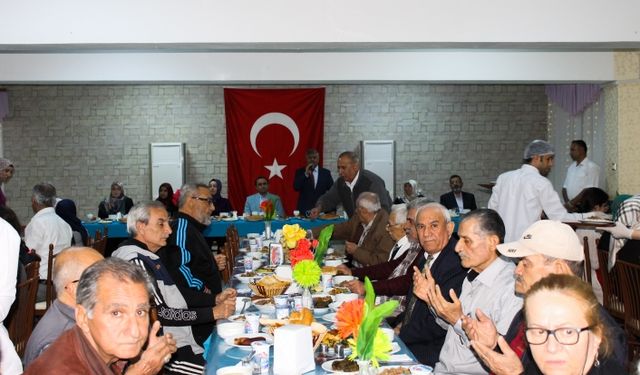 Huzurevinde iftar programı