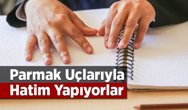 Parmak uçlarıyla hatim yapıyorlar