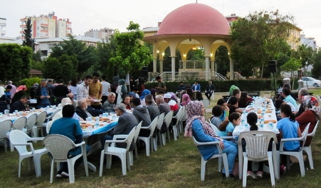 Sevgi evleri çocuklarıyla iftar