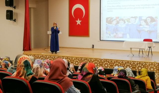 Müftülükten yaz kurslarında görev alacak personele seminer