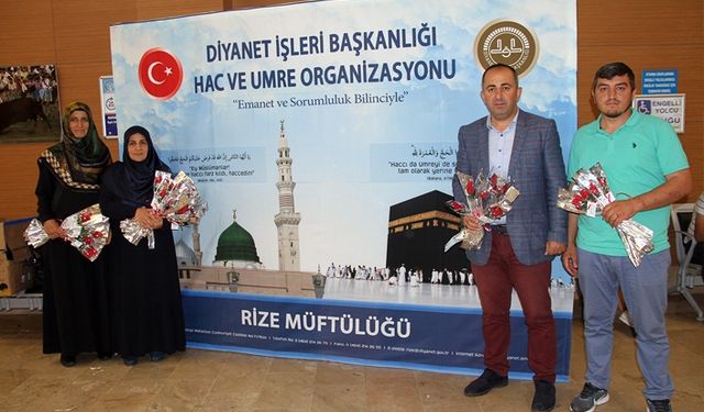 Rizeli hacılar güllerle karşılandı