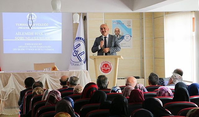 Turhal’da “Aile Okulu Seminerleri” başladı