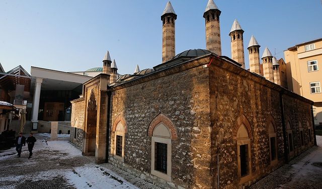 Gazi Hüsrev Bey Medresesi ve Kütüphanesi 483 yaşında