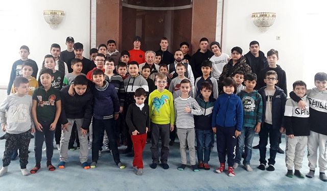 Harçlıklarını Elazığ’daki kardeşlerine bağışladılar