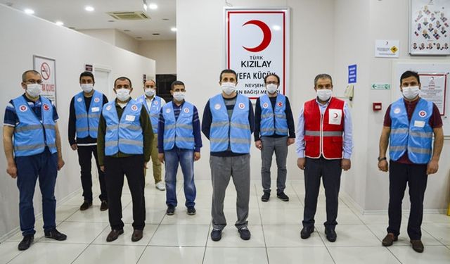Din görevlileri kan bağışını sürdürüyor