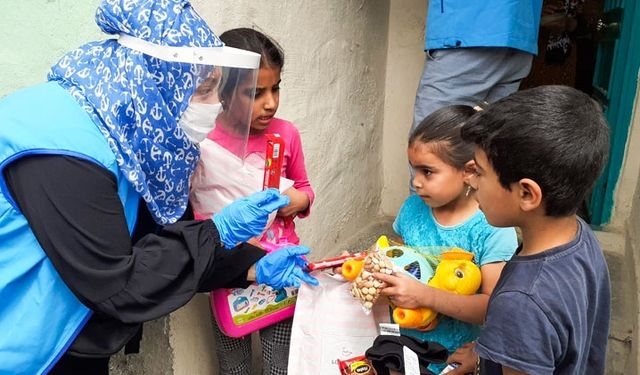 Müftülük bayram öncesi çocukları sevindirdi