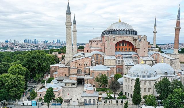 'Ayasofya Camii'ne ait bazı eserler müzeye çevrilirken yapıdan uzaklaştırıldı'