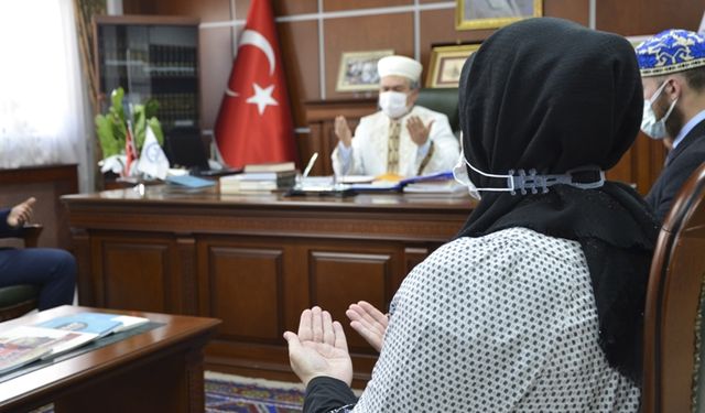 ABD’li anne ve oğlu araştırarak Müslüman oldu