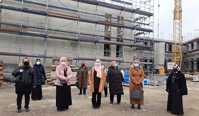 Kölnlü kadınlardan Monheim Camisine destek