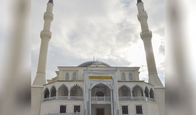 Serhat Ulu Camii ibadete açıldı