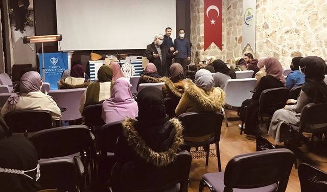 Uluslararası İlahiyat Programı öğrencileri yarıyıl kampında buluştu