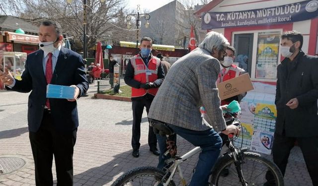 Müftülük koronavirüs standı kurdu