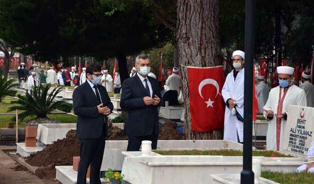 18 Mart Şehitleri Anma Günü'nde şehitlikler ziyaret edildi