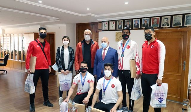 Müftülük milli sporcuları ödüllendirdi