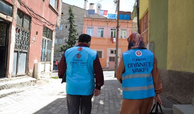 Müftülük yetimlerin yüzünü güldürdü