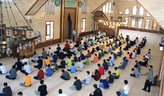 Akhisar’da ‘Cami-Gençlik Buluşmaları’ düzenlendi