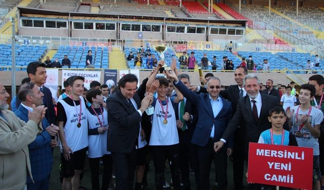 İzmir'de camiler arası futbol turnuvası düzenlendi