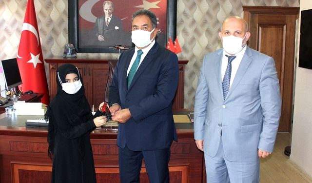 Kur'an-ı Kerim'i Güzel Okuma Yarışması Türkiye birincisi ödüllendirildi