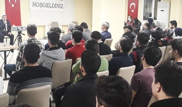 Üniversite öğrencileri Mevlana'yı andı