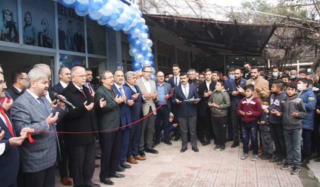 Akhisar'da Diyanet Gençlik Merkezi açıldı