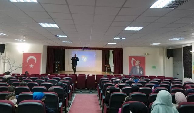 Müftülükten imam hatipli gençlere seminer