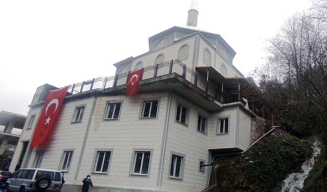 Yağmurlu Mahallesi Camii ibadete açıldı