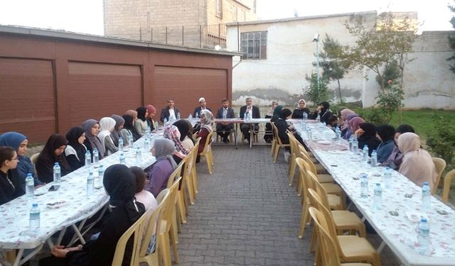 Gençler iftar programında buluştu