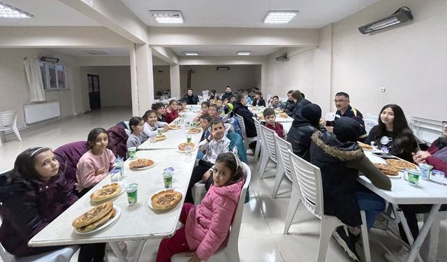 Gençler iftarda buluştu