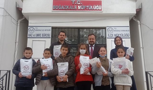 Öğrencilerden müftülüğe '23 Nisan' ziyareti