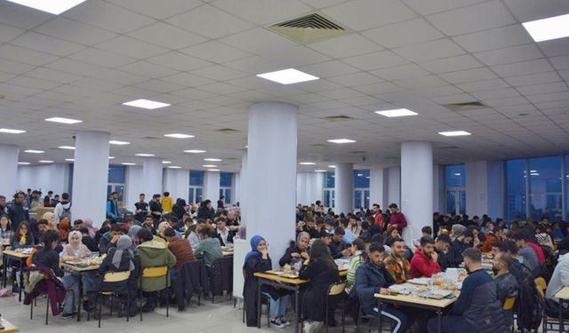 Üniversite öğrencileri iftarda buluştu