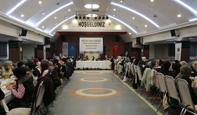 Üniversiteli gençler iftar sofrasında buluştu