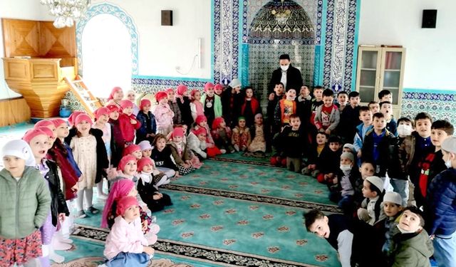 Vakfıkebir’de cami-çocuk buluşması