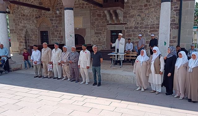 Hacı adayları dualarla uğurlandı