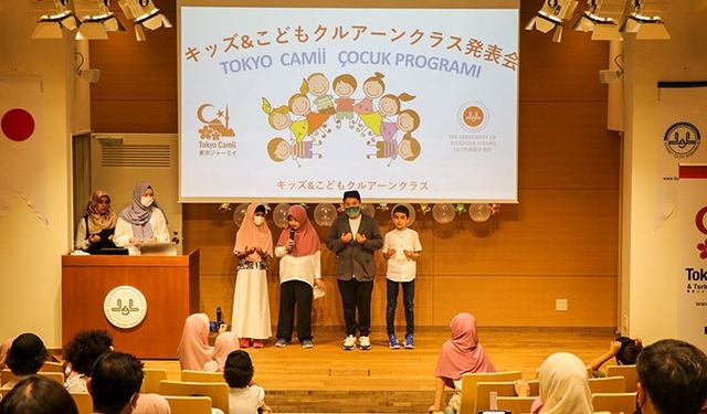 Tokyo Camii'nde çocuk şenliği