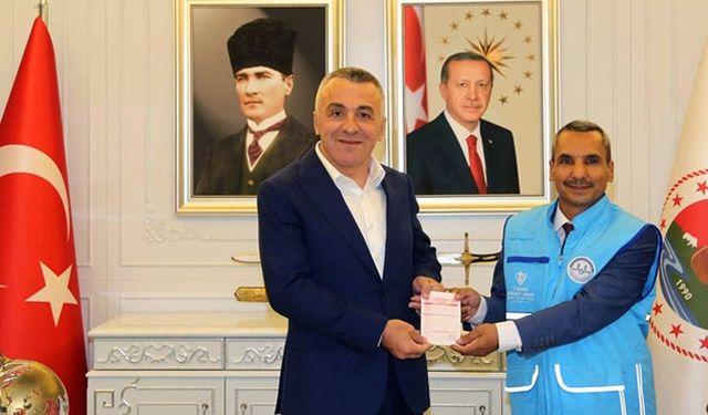 Vali Bilgin kurban vekaletini TDV'ye bağışladı